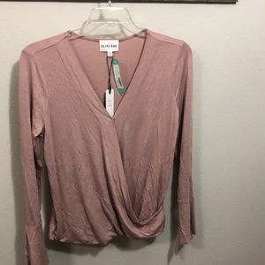 Tie sleeve cross front knot top